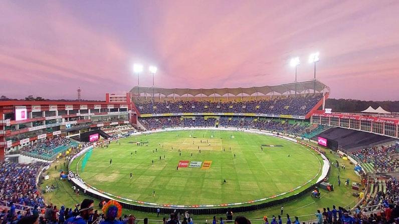 കൊച്ചിയിൽ പുതിയ ക്രിക്കറ്റ് സ്റ്റേഡിയം. ഭൂമിക്കായി പത്ര പരസ്യം നൽകി കേരളാ ക്രിക്കറ്റ് അസോസിയേഷൻ.